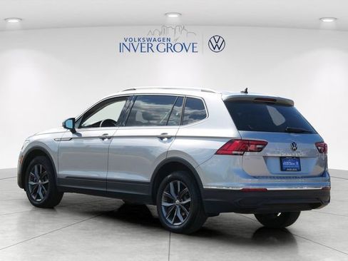 Certified 2022 Volkswagen Tiguan SE w/ Panoramic Sunroof Package AWD/4WD image 5