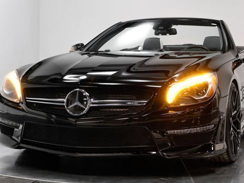 Used 2015 Mercedes-Benz SL 63 AMG w/ Driver Assistance Package image 52
