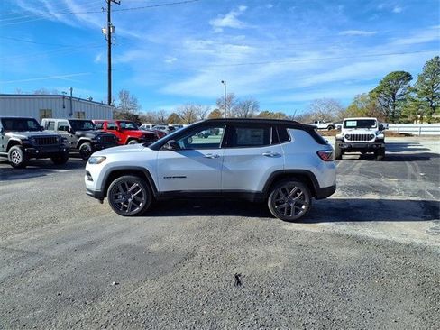 New 2026 Jeep Compass Limited image 24