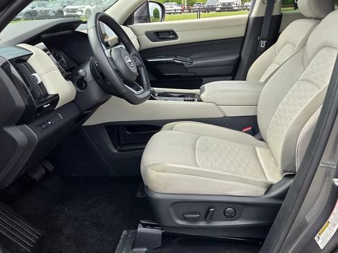 Used 2024 Nissan Pathfinder SV AWD/4WD image 5