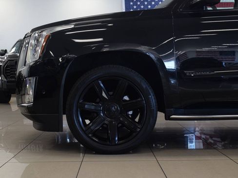 Used 2019 Cadillac Escalade ESV Luxury RWD image 15