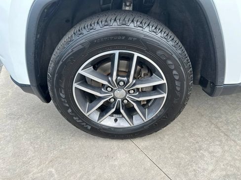 Used 2017 Jeep Grand Cherokee Limited w/ Luxury Group II AWD/4WD image 10