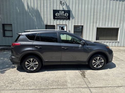 Used 2018 Toyota RAV4 XLE w/ Convenience Package AWD/4WD image 6