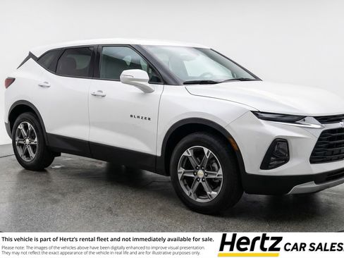 Used 2025 Chevrolet Blazer LT image 1