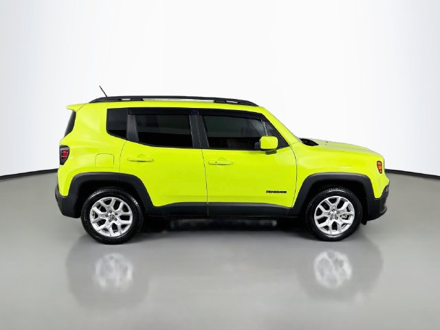 Used 2017 Jeep Renegade Latitude w/ Popular Equipment Group FWD image 5