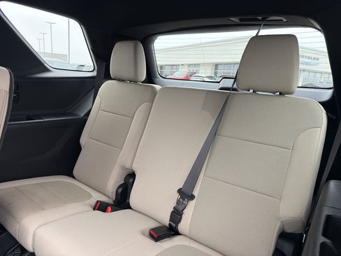 Used 2023 Chevrolet Traverse LT image 35