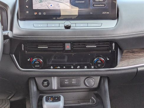 Used 2025 Nissan Rogue Platinum image 23