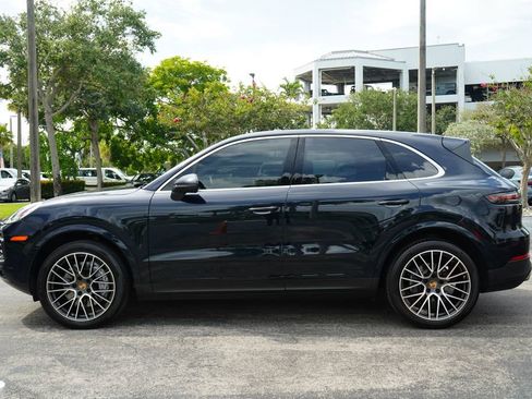 Used 2022 Porsche Cayenne AWD/4WD image 7
