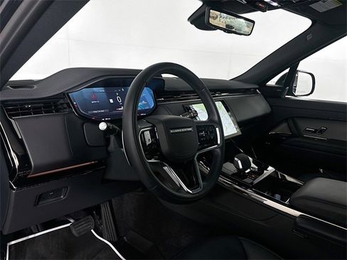 Used 2025 Land Rover Range Rover Sport SE image 9