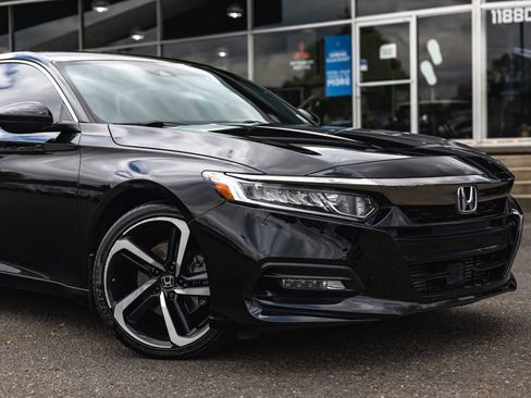 Used 2019 Honda Accord Sport image 3