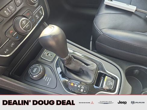 Used 2023 Jeep Cherokee Altitude Lux image 24