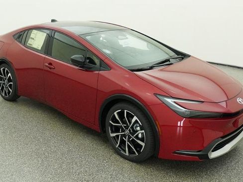 New 2026 Toyota Prius Plug-In Hybrid FWD image 3
