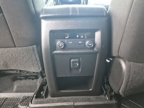 Used 2023 Chevrolet Traverse LT image 33