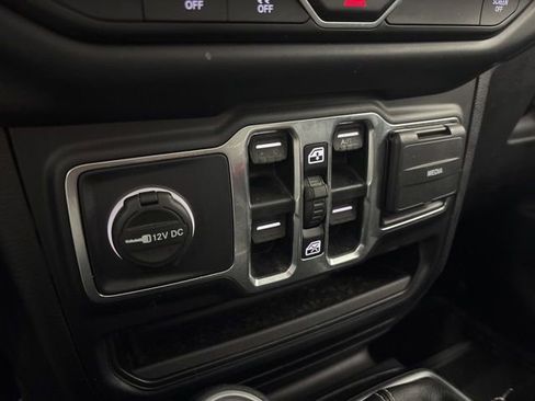 Used 2019 Jeep Wrangler Unlimited Sahara AWD/4WD image 40