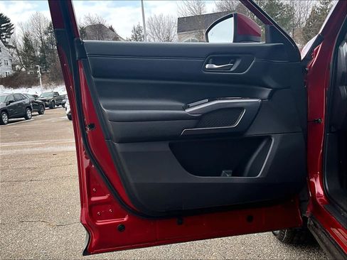 Used 2023 Nissan Pathfinder SL image 9