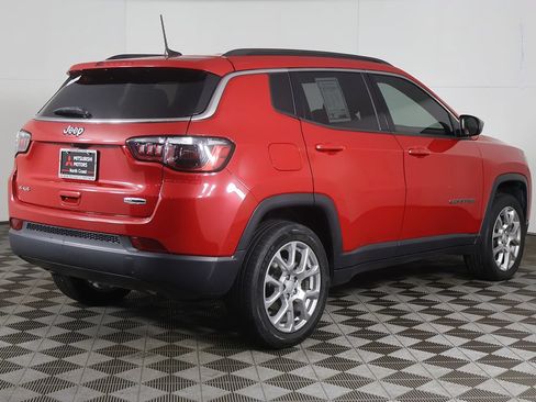 Used 2023 Jeep Compass Latitude AWD/4WD image 8