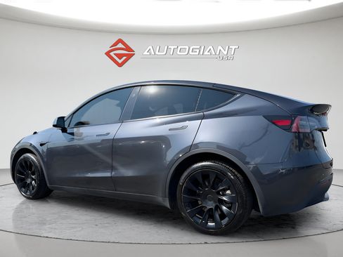 Used 2024 Tesla Model Y Long Range AWD/4WD image 4