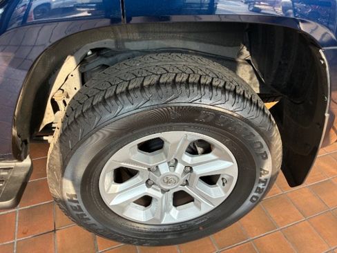 Used 2020 Toyota 4Runner SR5 image 38