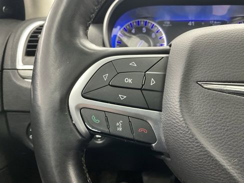Used 2016 Chrysler 300 C image 18