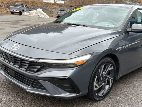 Used 2025 Hyundai Elantra SEL image 8