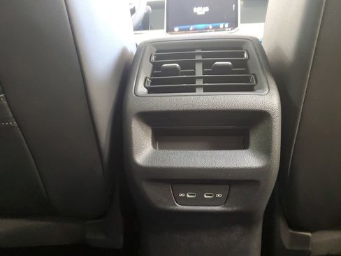 New 2025 Volkswagen Tiguan SE image 34