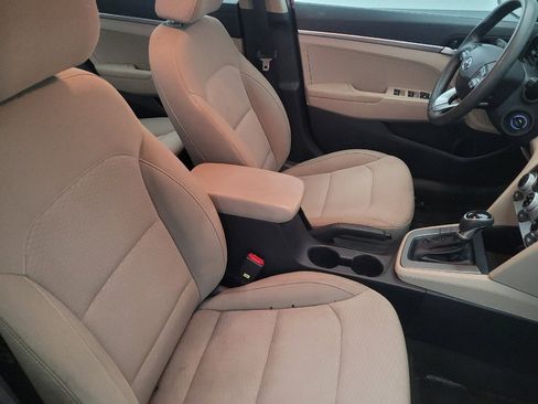 Used 2019 Hyundai Elantra SE image 21