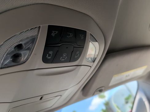 Used 2023 Chrysler Pacifica Touring-L FWD image 15