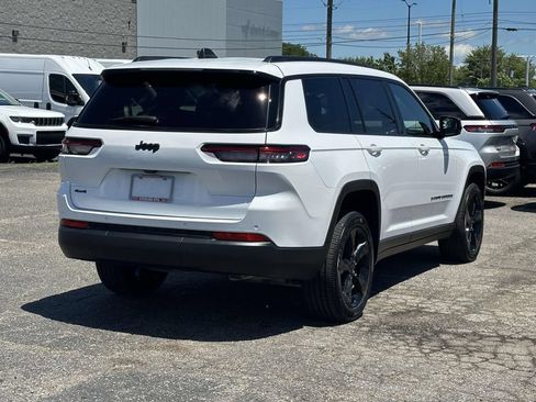 Used 2024 Jeep Grand Cherokee L Altitude AWD/4WD image 4