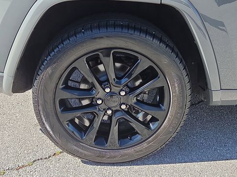 Used 2019 Jeep Grand Cherokee Altitude image 7