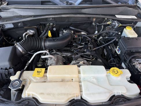 Used 2012 Jeep Liberty Sport image 18