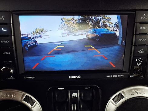 Used 2017 Jeep Wrangler Unlimited Rubicon image 4