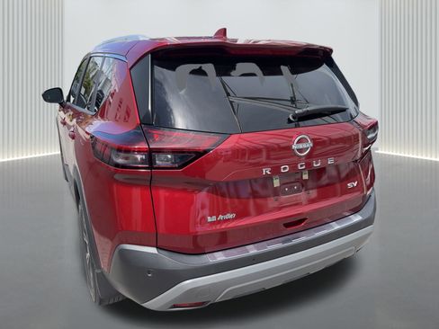 Used 2023 Nissan Rogue SV w/ SV Premium B Package image 16