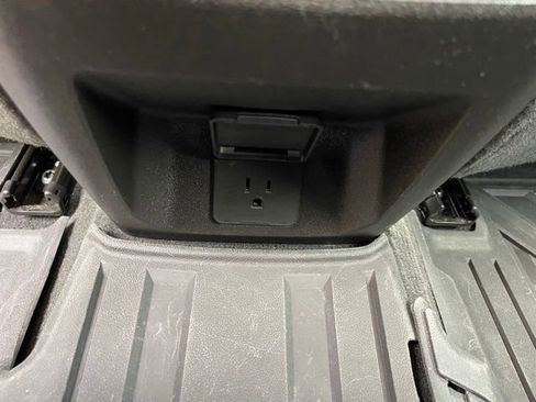 Used 2024 Chevrolet Colorado LT w/ LT Convenience Package III AWD/4WD image 30