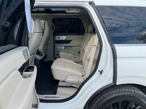 Used 2021 Lincoln Navigator Reserve AWD/4WD image 17