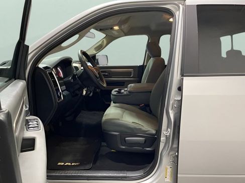 Used 2017 RAM 1500 Classic SLT AWD/4WD image 11
