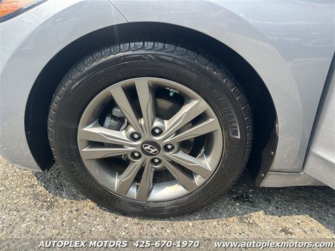 Used 2017 Hyundai Elantra SE FWD image 32