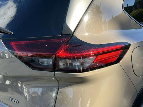 Used 2025 Nissan Rogue SV image 14