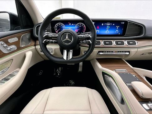 Used 2026 Mercedes-Benz GLS 450 4MATIC image 4