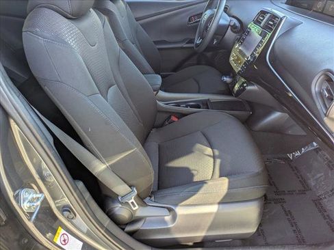 Used 2022 Toyota Prius LE image 19