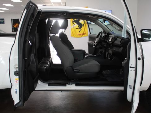 Used 2018 Toyota Tacoma SR image 14