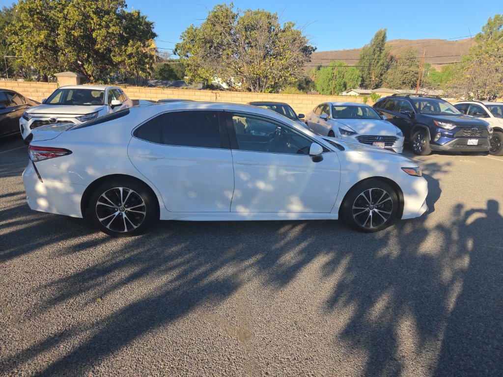 Used 2020 Toyota Camry SE w/ Carpet Mat Package FWD image 6