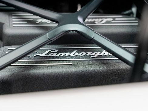 Used 2021 Lamborghini Huracan EVO RWD image 52