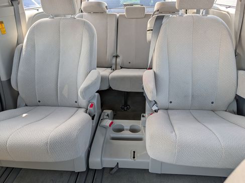 Used 2014 Toyota Sienna LE FWD image 13