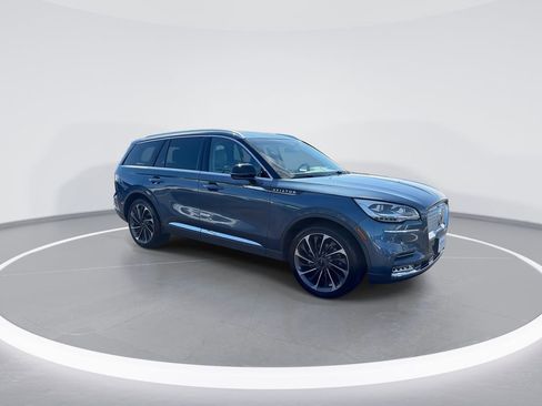 Used 2020 Lincoln Aviator Reserve w/ Equipment Group 202A AWD/4WD image 2