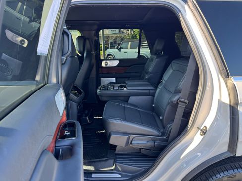 Used 2024 Lincoln Navigator Reserve AWD/4WD image 12