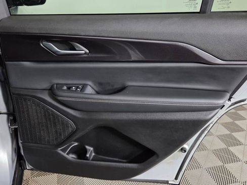 Used 2023 Jeep Grand Cherokee L Laredo image 34