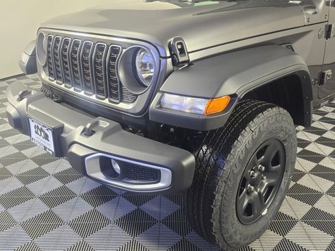 New 2026 Jeep Gladiator Sport AWD/4WD image 10