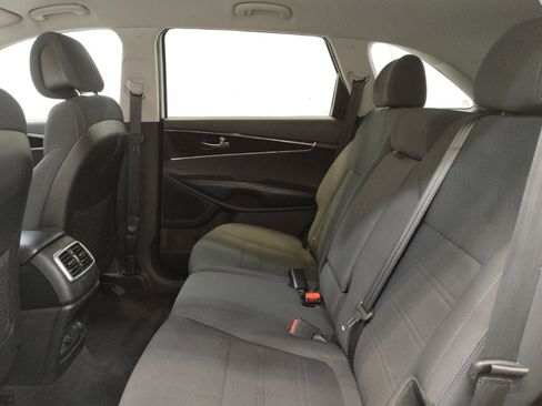 Used 2016 Kia Sorento LX w/ LX Convenience Package image 18