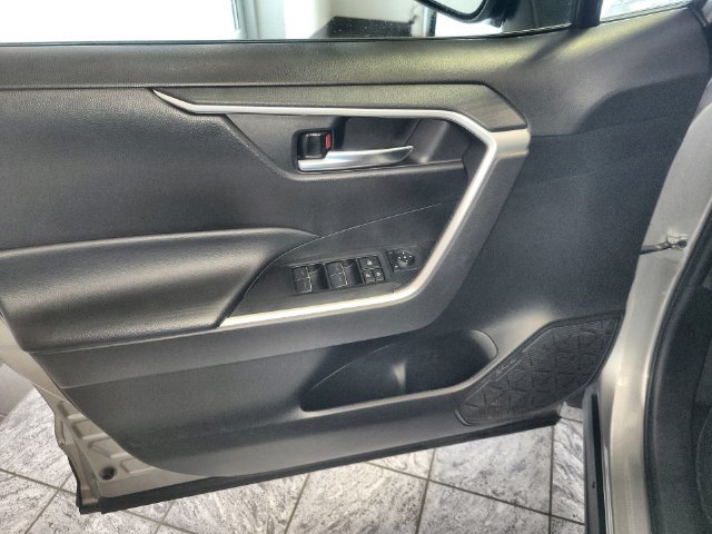 Used 2024 Toyota RAV4 XLE FWD image 13