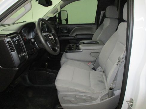 Used 2016 GMC Sierra 2500 4x4 Regular Cab w/ Sierra Convenience Package image 9